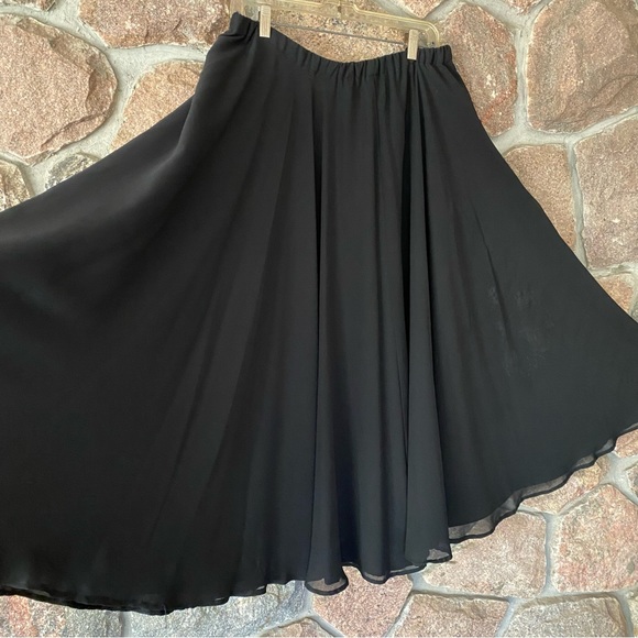 Beautiful long black full skirt. Hand made! - Picture 3 of 5